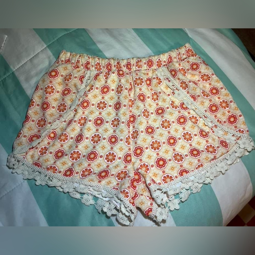 ✨EUC Floral Shorts✨